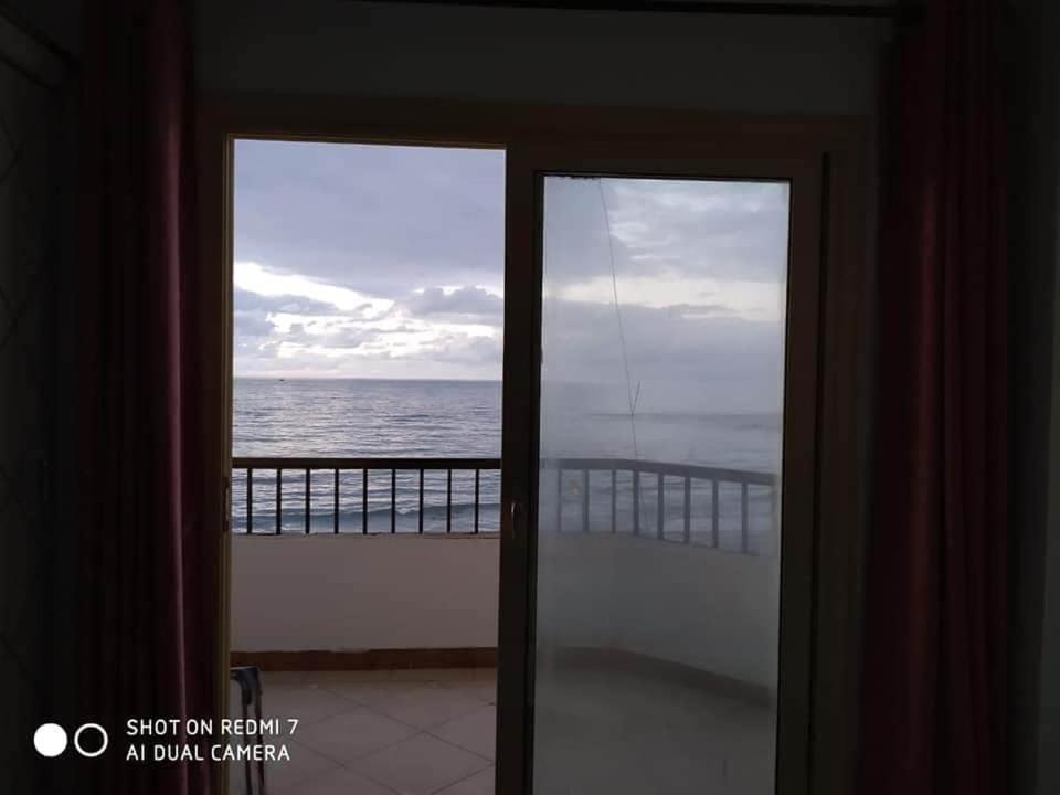 Apartment شقةعلى البحرمباشرةسيدي بشرالمربع الذهبي Alexandria